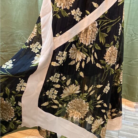 Bcbg Maxazria Floral Black and Cream Maxi Dress, US4 - Picture 10 of 15